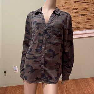 Kismet Camouflage Button-Up Shirt Size XL